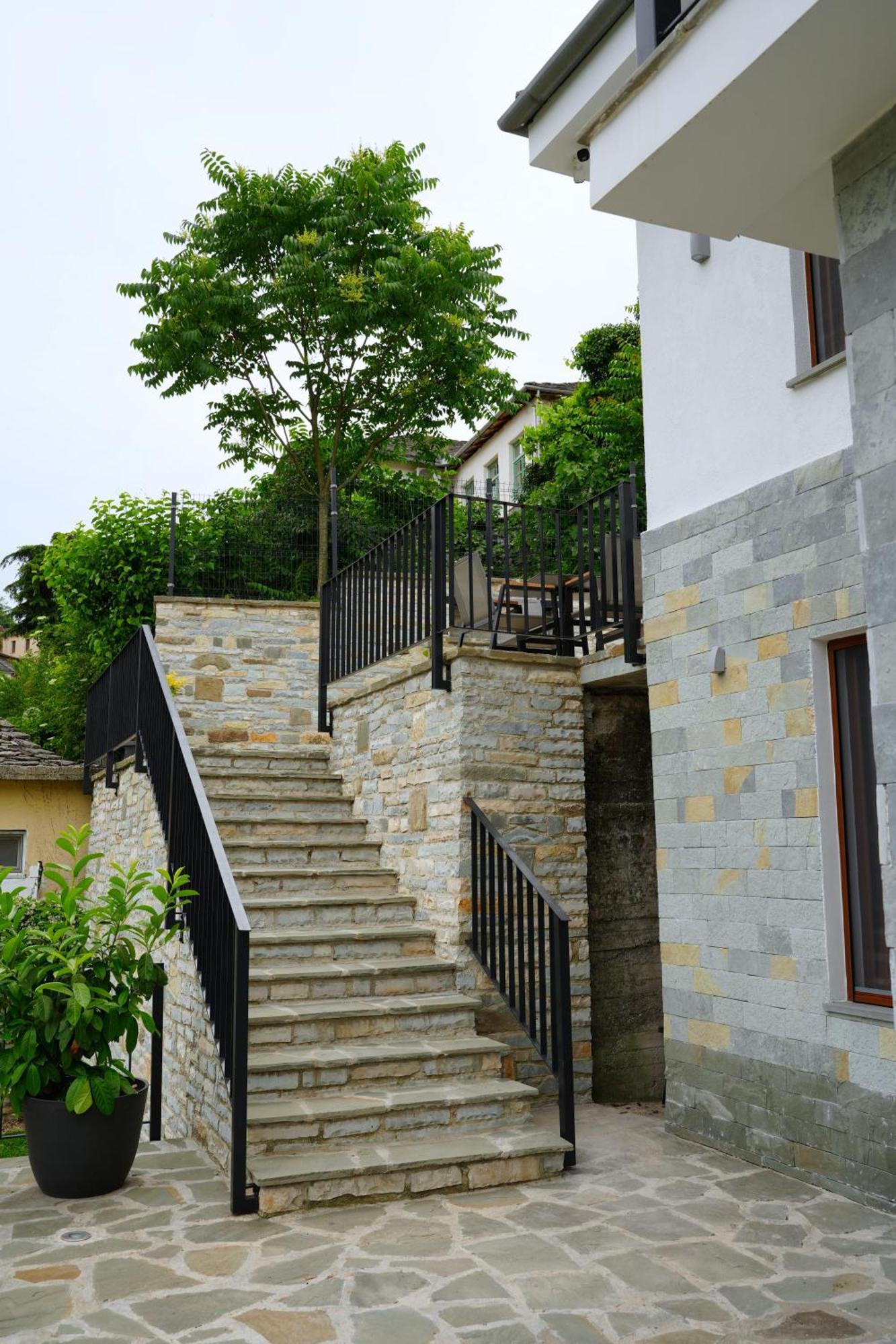 Castlefront Villa Gjirokastra Kültér fotó